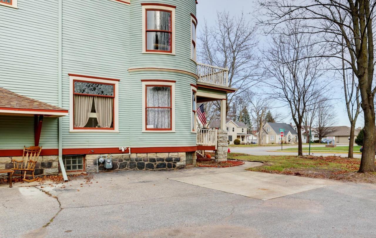 Shawano House With 4 Covered Porches And 3 Fireplaces! Villa Exterior photo